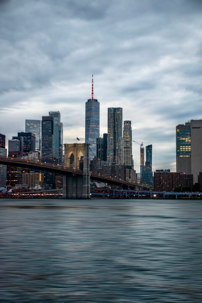Skyline de Nueva York con el puente de Brooklyn